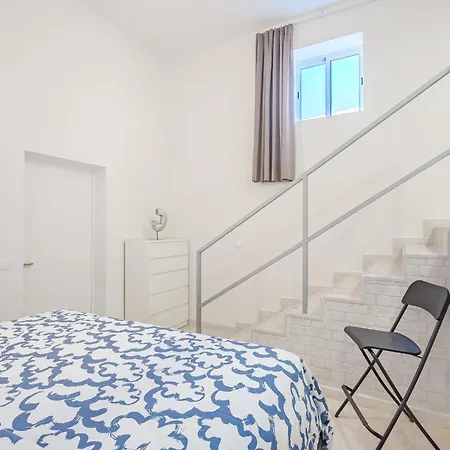 Loft Experience Sea View & Private Garden Apartment
